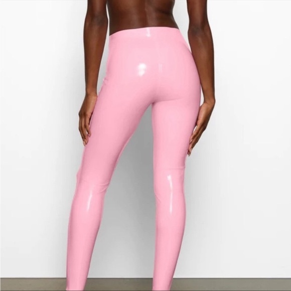 Skims pink 2 piece latex set - Picture 4 of 7